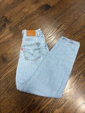 Levi's Light Wash High Loose Taper Straight Jeans